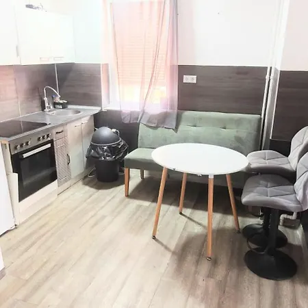 Apartment Living 86 *